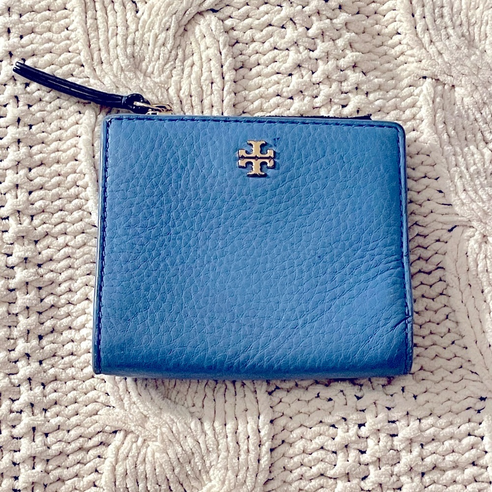 Tory burch montengo blue wallet style number 34365